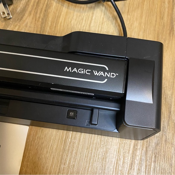 Vupoint Solutions Magic Wand Portable Scanner with Color LCD Display auto feed - Picture 2 of 5